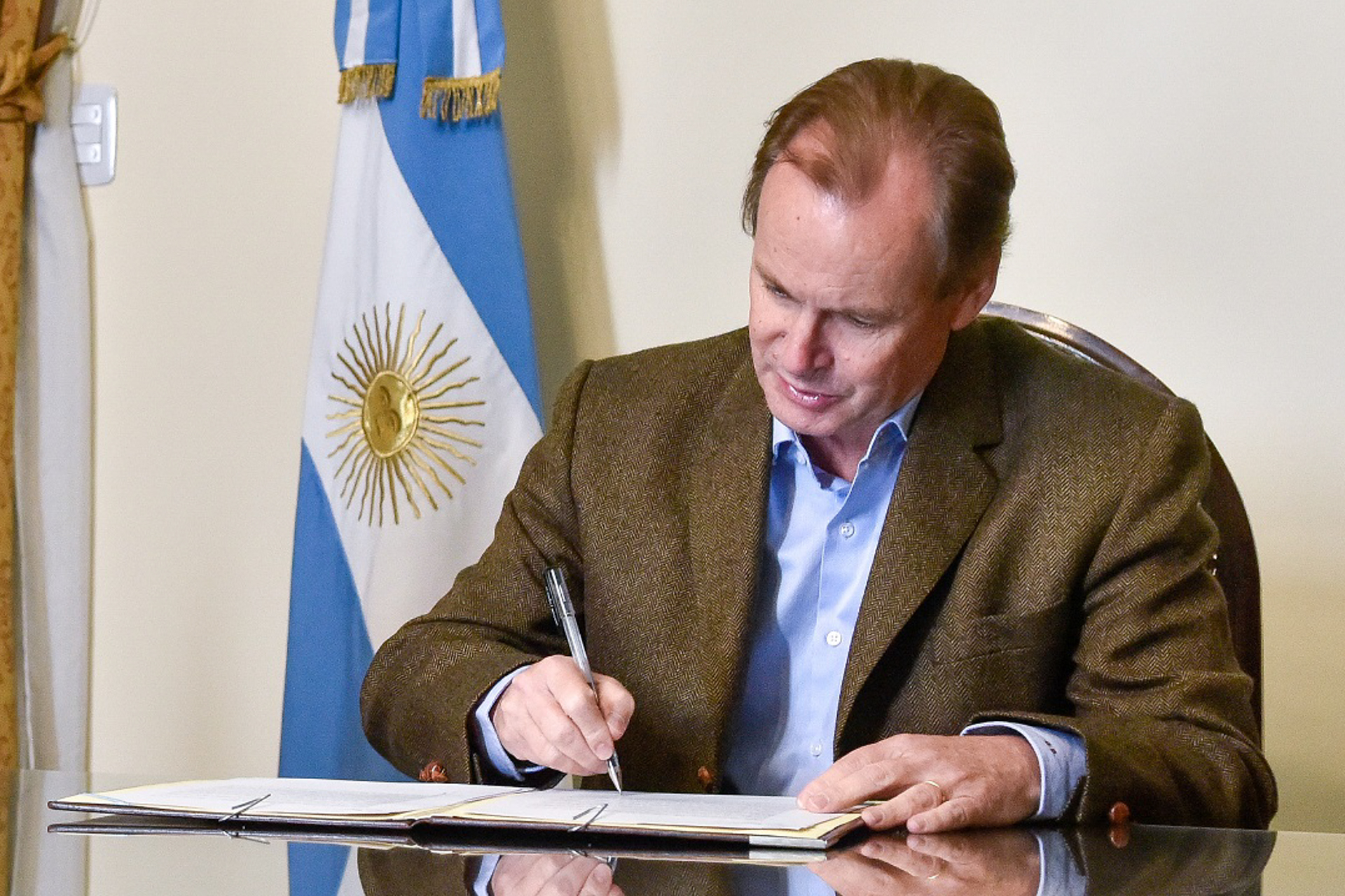 Bordet promulgó la Ley de presupuesto para el 2023