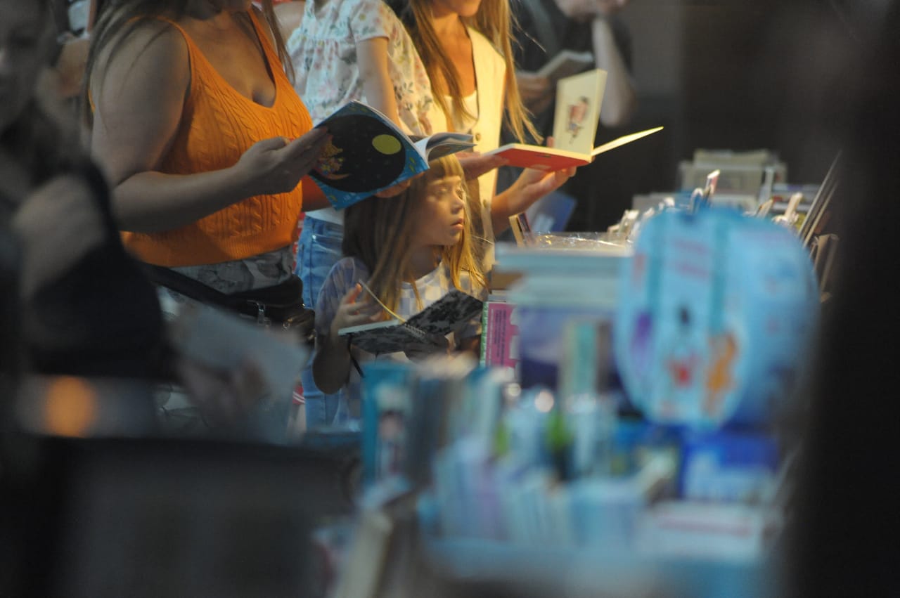 Se celebró la Feria Navideña de Libros en el Puente de los Suspiros Se celebró la Feria Navideña de Libros en el Puente de los Suspiros