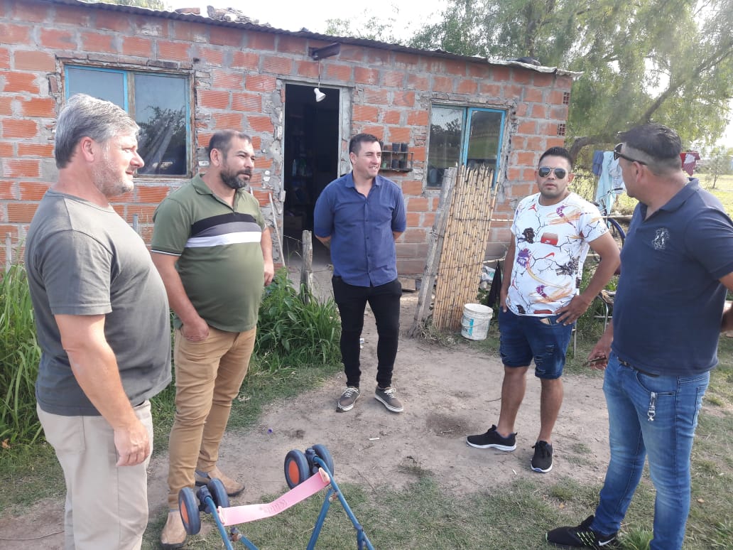 Izaguirre recorre barrios y escucha a los vecinos Izaguirre recorre barrios y escucha a los vecinos