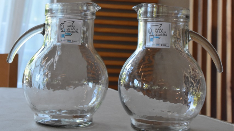 Recuerdan que en Paraná el agua debe ser gratis en bares y locales gastronómicos