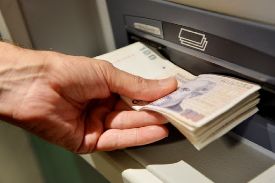 Este martes comienza el pago del medio aguinaldo en la provincia Este martes comienza el pago del medio aguinaldo en la provincia