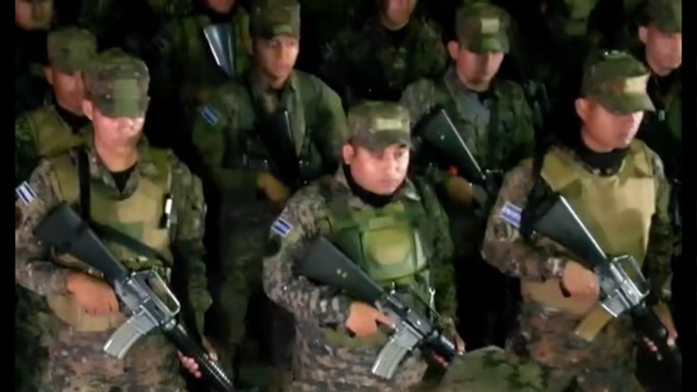 Con 2.000 militares, cercan dos barrios de San Salvador para luchar contra pandillas Con 2.000 militares, cercan dos barrios de San Salvador para luchar contra pandillas