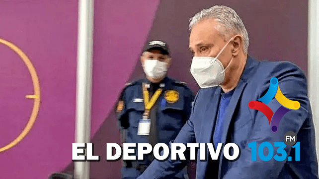 Tite, recibido con aplausos en su regreso