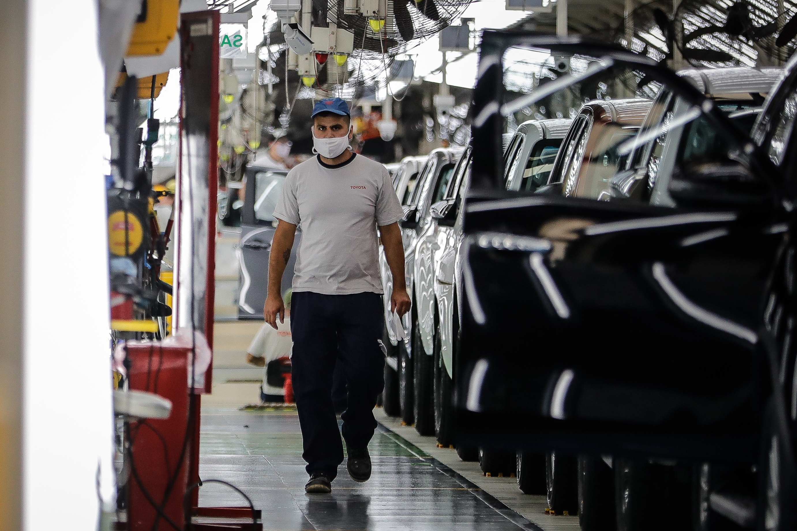 Las autopartes que no se fabrican en el país, pagan aranceles de ingreso de entre el 14% y el 18 por ciento (EFE)