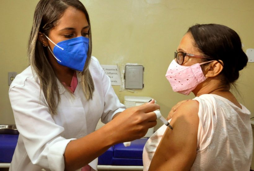 Covid: por aumento de casos vuelve a ser obligatorio el uso del barbijo en áreas de salud