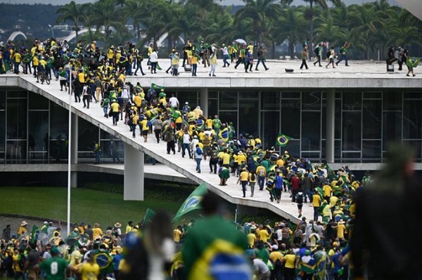 La Corte Suprema separó por 90 días de su cargo al gobernador de Brasilia La Corte Suprema separó por 90 días de su cargo al gobernador de Brasilia