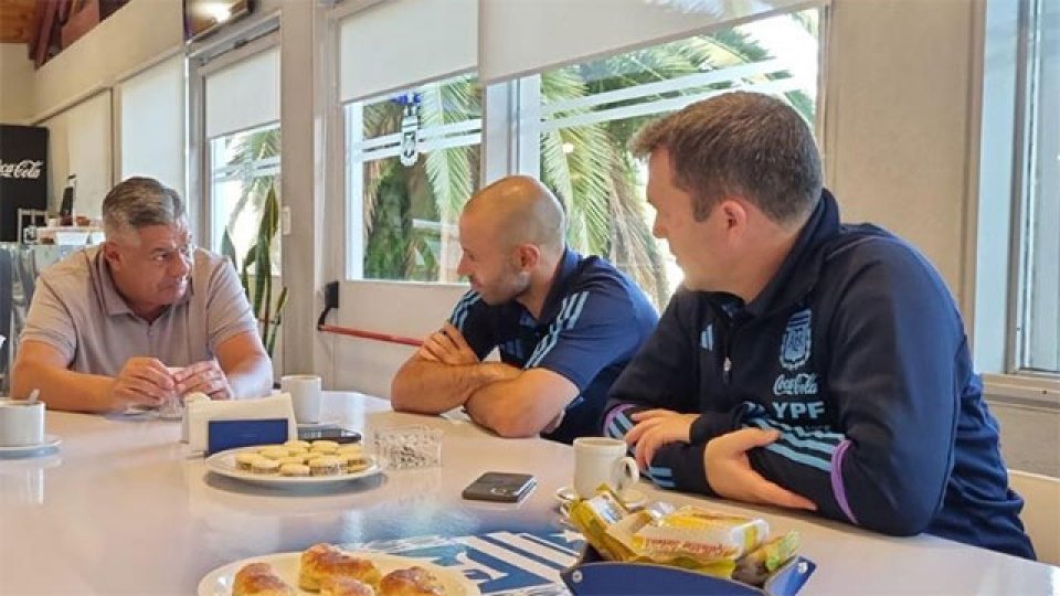 Tapia y Mascherano se reunieron en el predio de Ezeiza luego de la eliminación