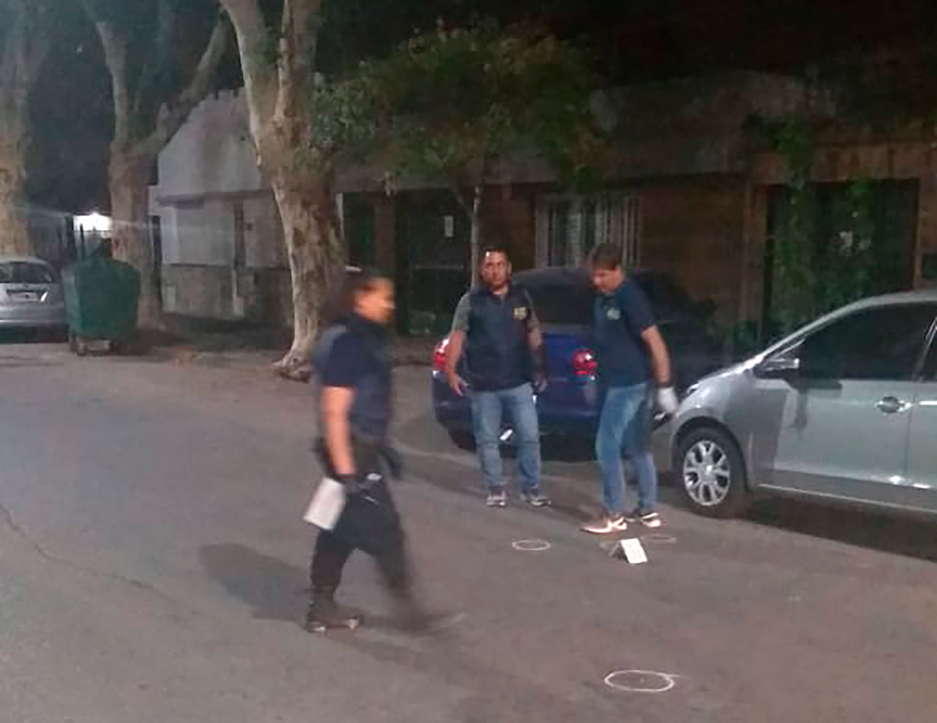 Narcos acribillaron con 7 tiros la sede de la Agencia de Investigación Criminal en Rosario