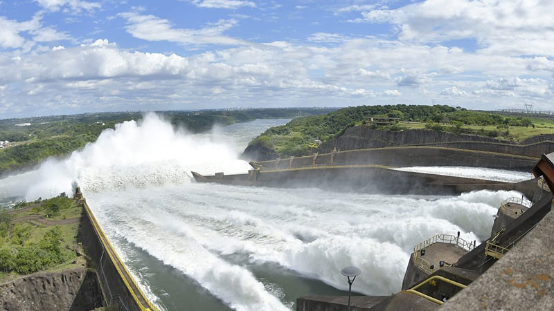 Río Paraná: Itaipú abrió sus compuertas para liberar caudal Río Paraná: Itaipú abrió sus compuertas para liberar caudal