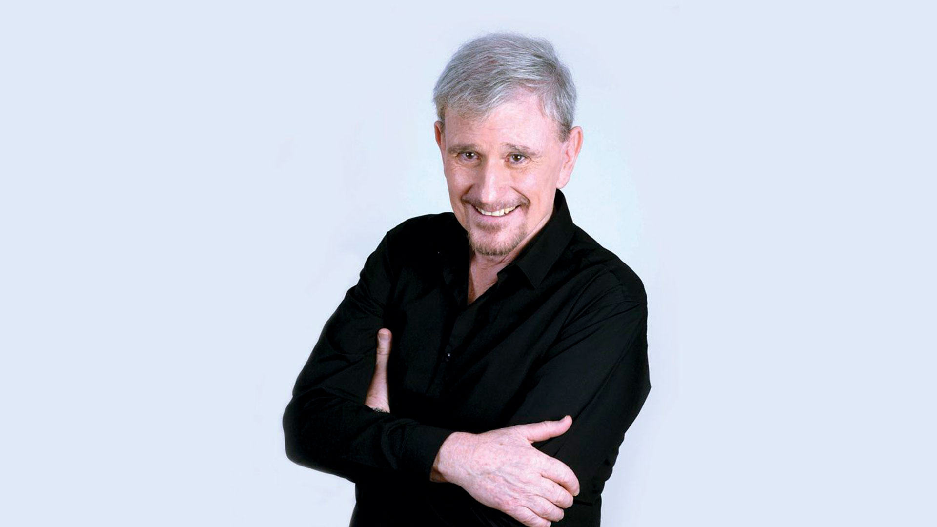 El escritor, historiador, docente, conferencista y periodista argentino Charlie López es autor de libros como "Detrás de las Palabras", "Historias del Aula" y "¿Por qué decimos?", entre otros.