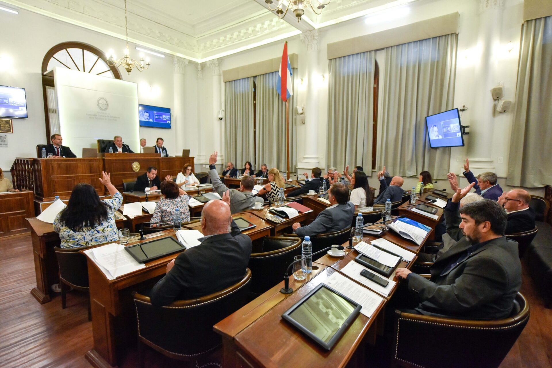 El Senado aprobó la creación de 300 cargos en la Policía El Senado aprobó la creación de 300 cargos en la Policía