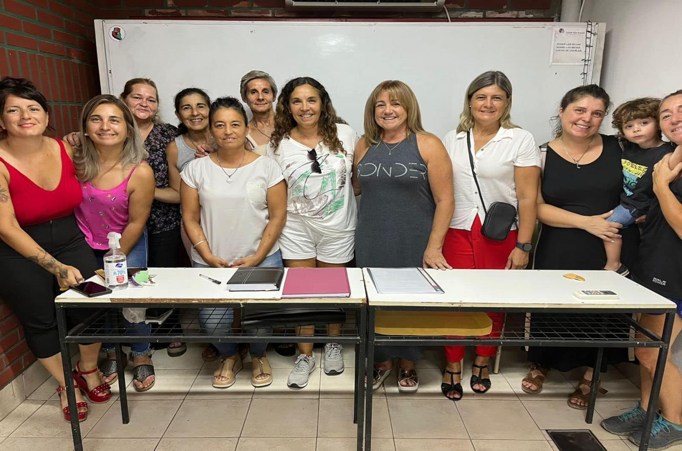 Asumieron nuevas autoridades en la Agrupación Mamis Hockey del Paraná Asumieron nuevas autoridades en la Agrupación Mamis Hockey del Paraná