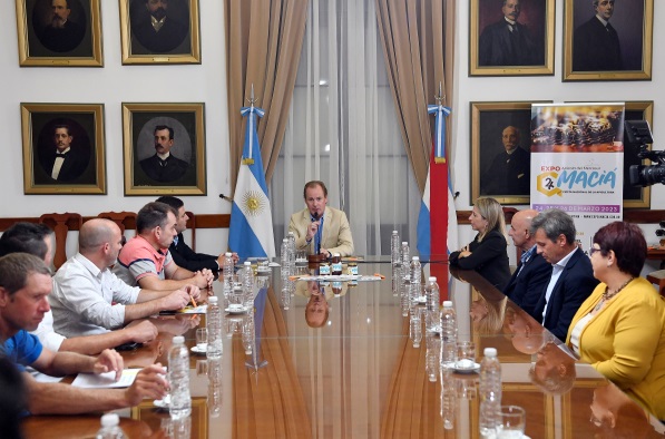 Bordet: “El destino de la apicultura de Entre Ríos tiene que ser el generar valor agregado” Bordet: “El destino de la apicultura de Entre Ríos tiene que ser el generar valor agregado”