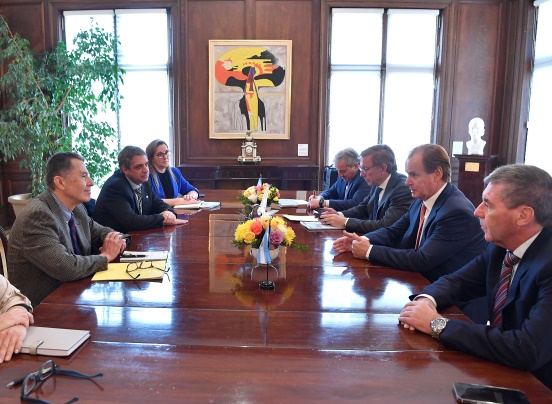 Bordet propuso restablecer la exportación avícola por regiones ante autoridades de EEUU Bordet propuso restablecer la exportación avícola por regiones ante autoridades de EEUU