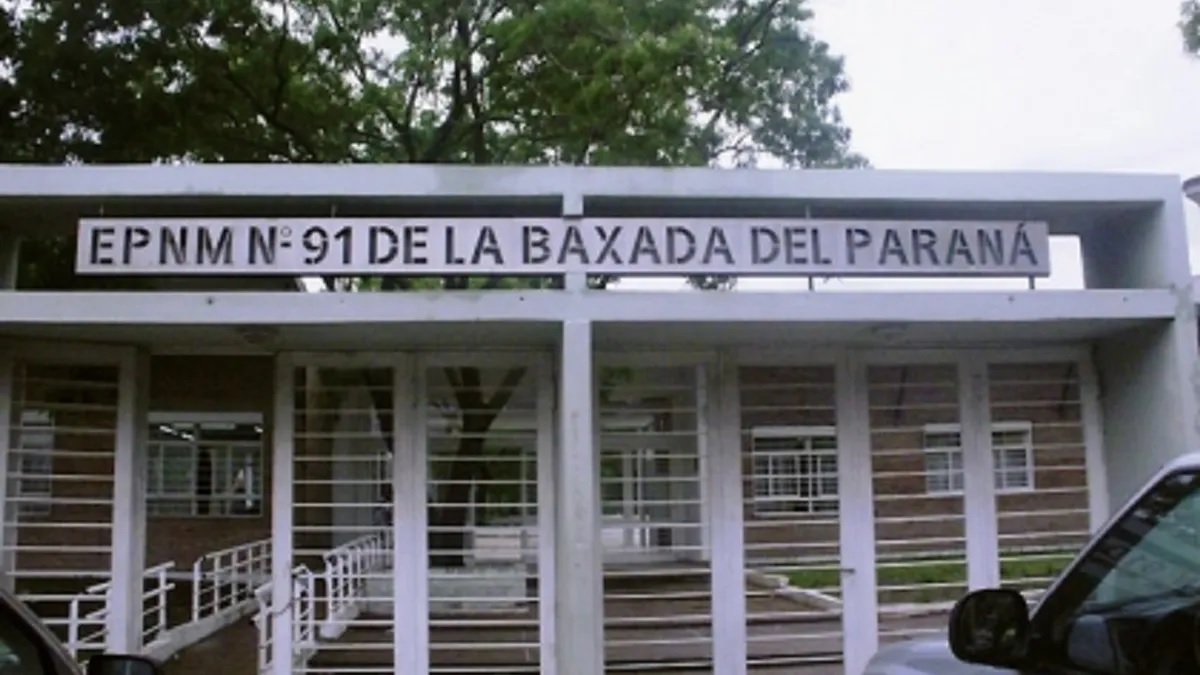 Alumnos pelearon al salir de escuela, uno terminó herido con una faca Alumnos pelearon al salir de escuela, uno terminó herido con una faca