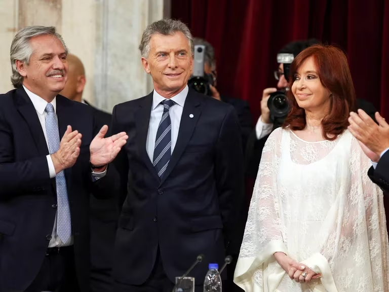 Fernández considera que Macri hizo lo correcto y que Cristina debería copiar su decisión Fernández considera que Macri hizo lo correcto y que Cristina debería copiar su decisión