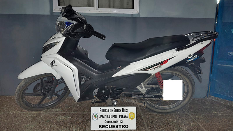A punta de pistola, robaron la moto a un cadete y la dejaron abandonada A punta de pistola, robaron la moto a un cadete y la dejaron abandonada