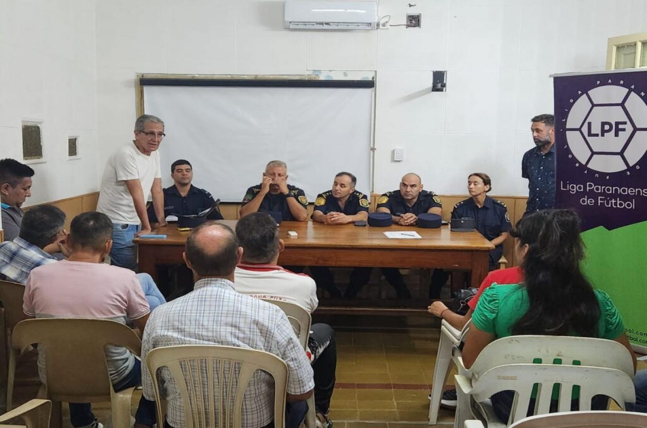Dirigentes se reunieron con la Policía antes del inicio de la Liga Paranaense de Fútbol Dirigentes se reunieron con la Policía antes del inicio de la Liga Paranaense de Fútbol