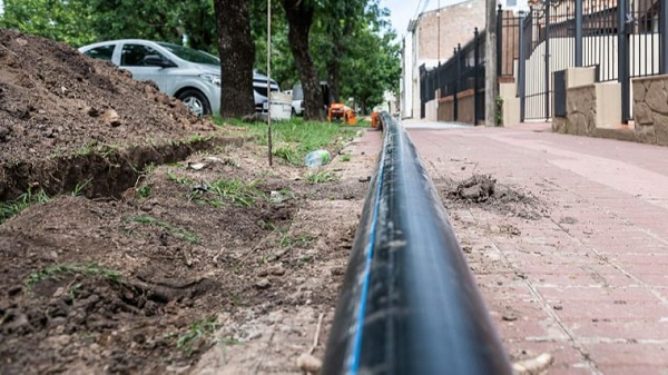 Renuevan y amplían red distribuidora de agua en barrios El Morro y Thompson