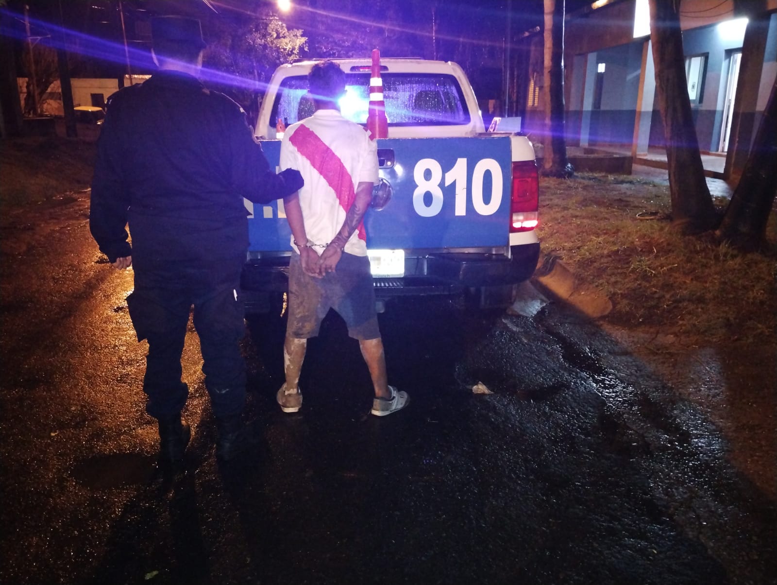 Roba ruedas, detenido se escondió en casa de mamá