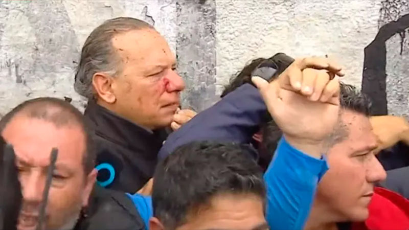 Berni fue agredido a golpes en medio de una manifestación de colectiveros Berni fue agredido a golpes en medio de una manifestación de colectiveros