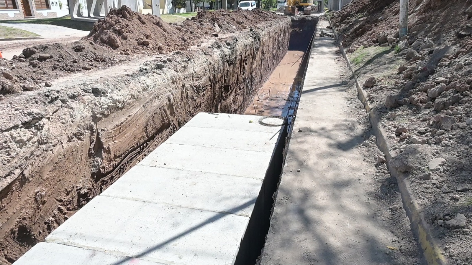 Avanza la obra del conducto pluvial en calle El Paracao Avanza la obra del conducto pluvial en calle El Paracao
