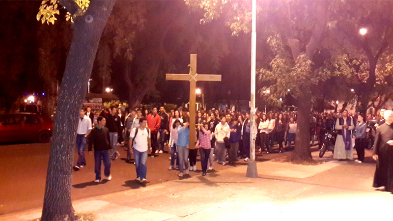 Jóvenes peregrinarán por las Siete Iglesias en la noche del Viernes Santo Jóvenes peregrinarán por las Siete Iglesias en la noche del Viernes Santo