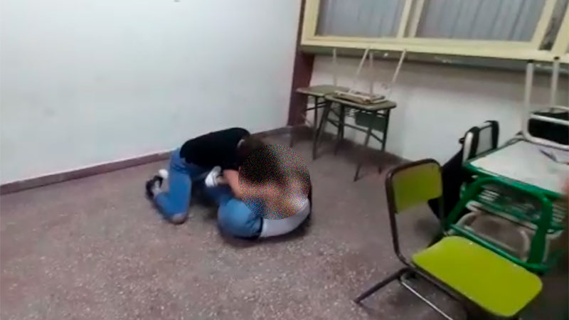 Padre denunció que alumnas organizan peleas en el aula y golpearon a su hija Padre denunció que alumnas organizan peleas en el aula y golpearon a su hija