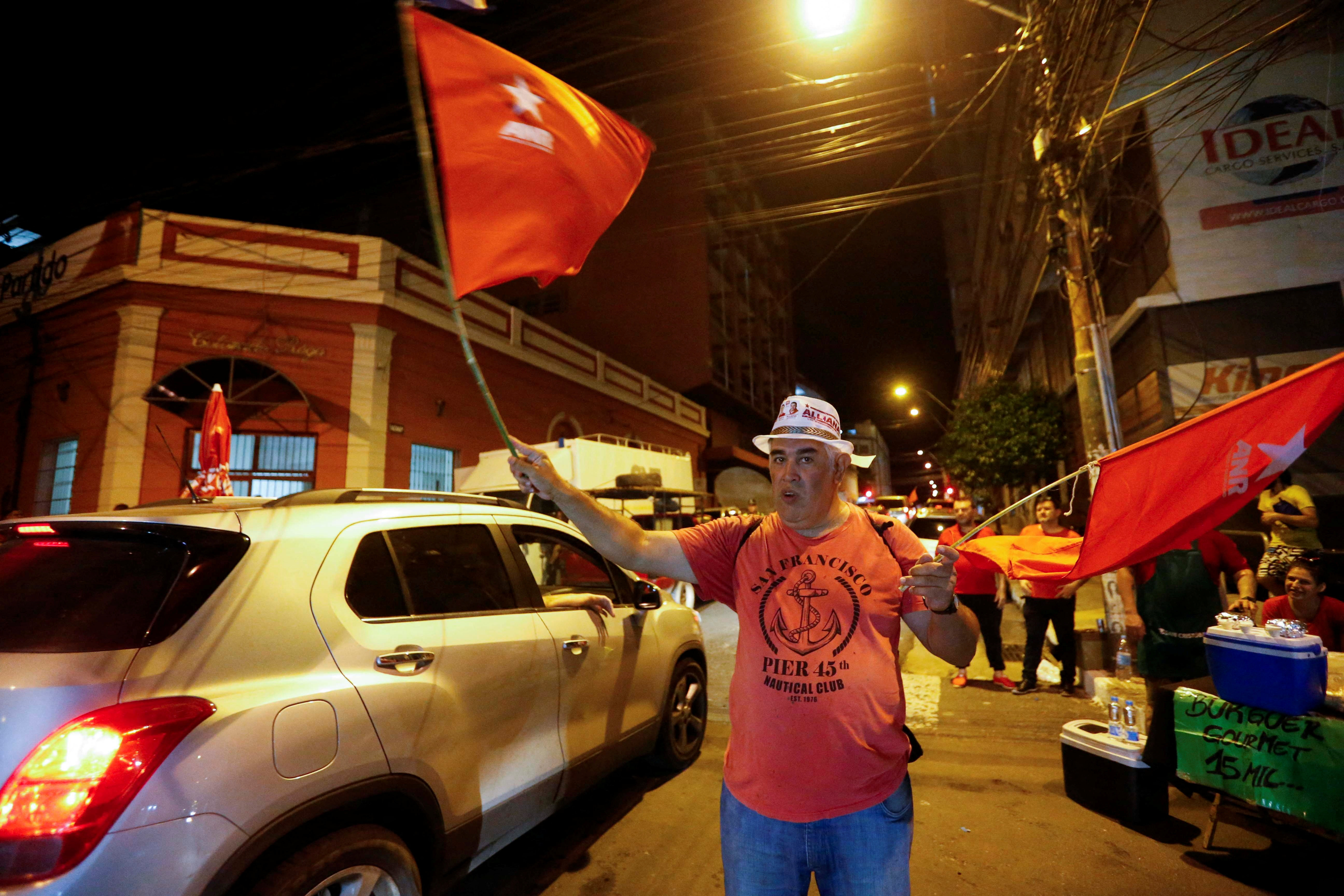 Peña y su compañero de fórmula a la Vicepresidencia de la República, Pedro Alliana, sumaron 1.255.104 votos (42,93 %). (FOTO: REUTERS/Cesar Olmedo)