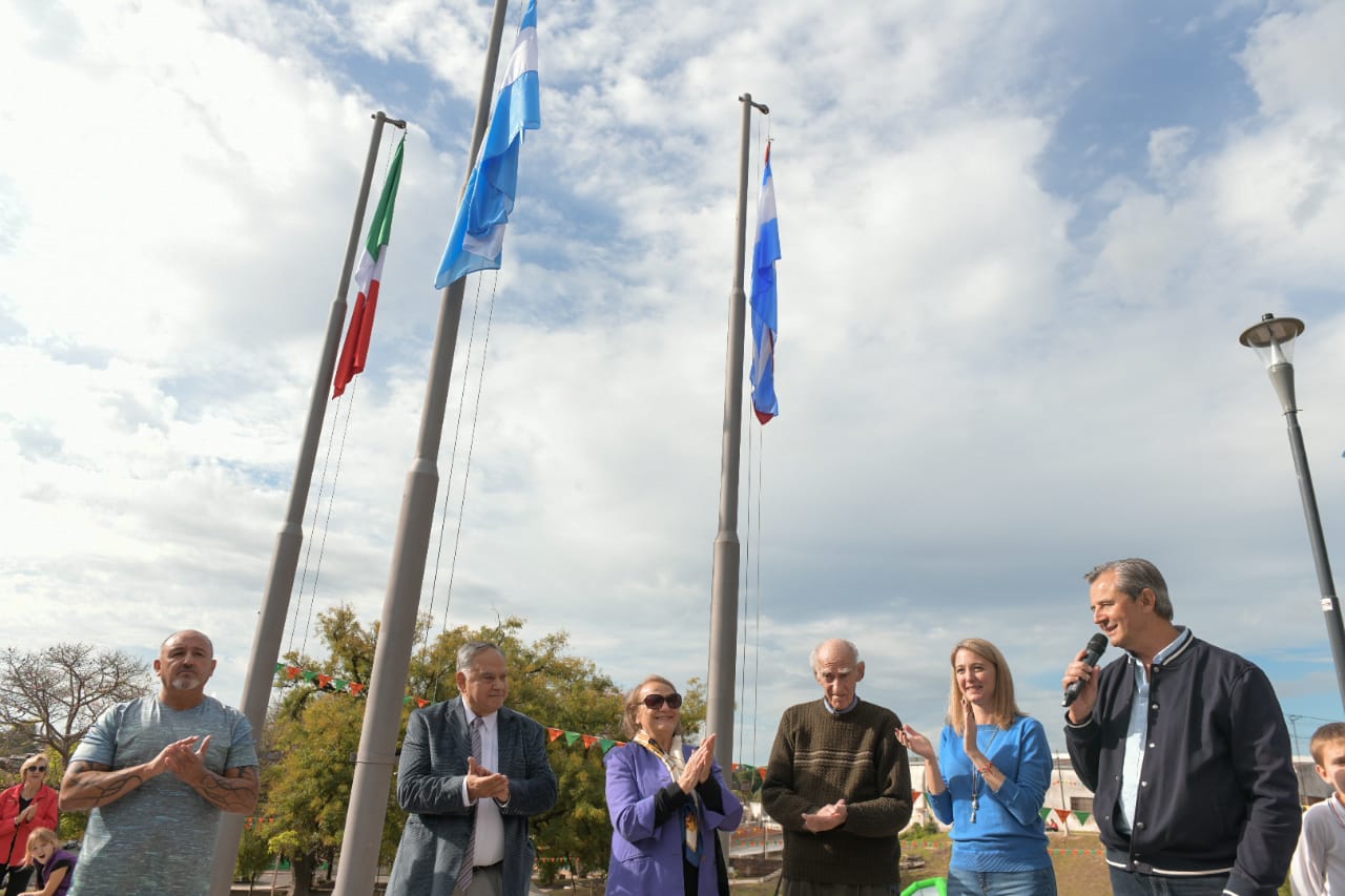 Inauguraron la obra de renovación y puesta en valor de la plaza Italia