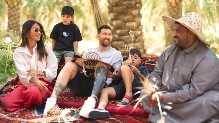 Las fotos del viaje de Messi a Arabia Saudita que desataron el conflicto con el PSG Las fotos del viaje de Messi a Arabia Saudita que desataron el conflicto con el PSG