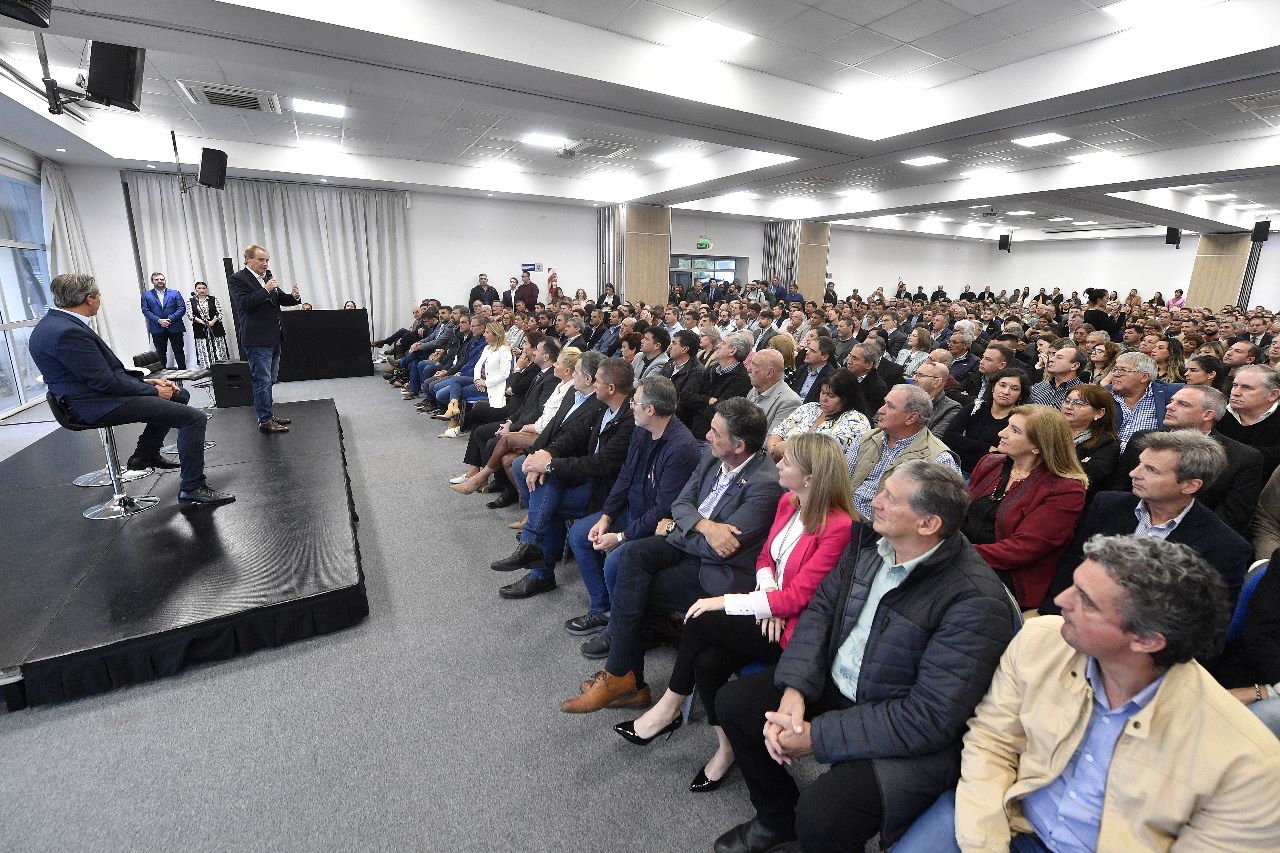 Masivo respaldo de legisladores e intendentes a la candidatura de Bahl gobernador