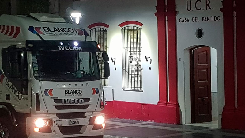 El Municipio labró un acta y multó a la UCR por subir un camión a la peatonal El Municipio labró un acta y multó a la UCR por subir un camión a la peatonal