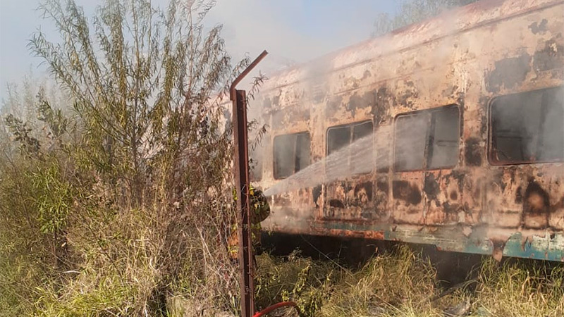 Incendio afectó a uno de los vagones abandonados en el ferrocarril