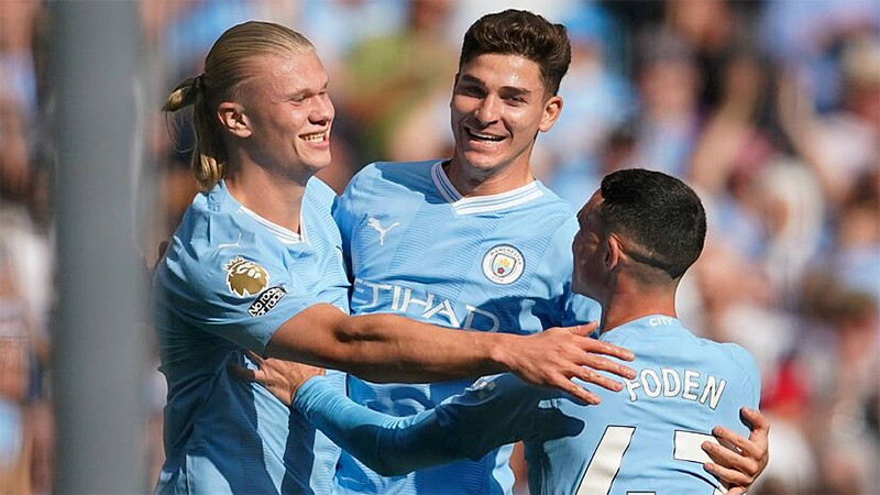 Pep Guardiola: «Si ganamos el triplete con Manchester City, me retiro» Pep Guardiola: «Si ganamos el triplete con Manchester City, me retiro»