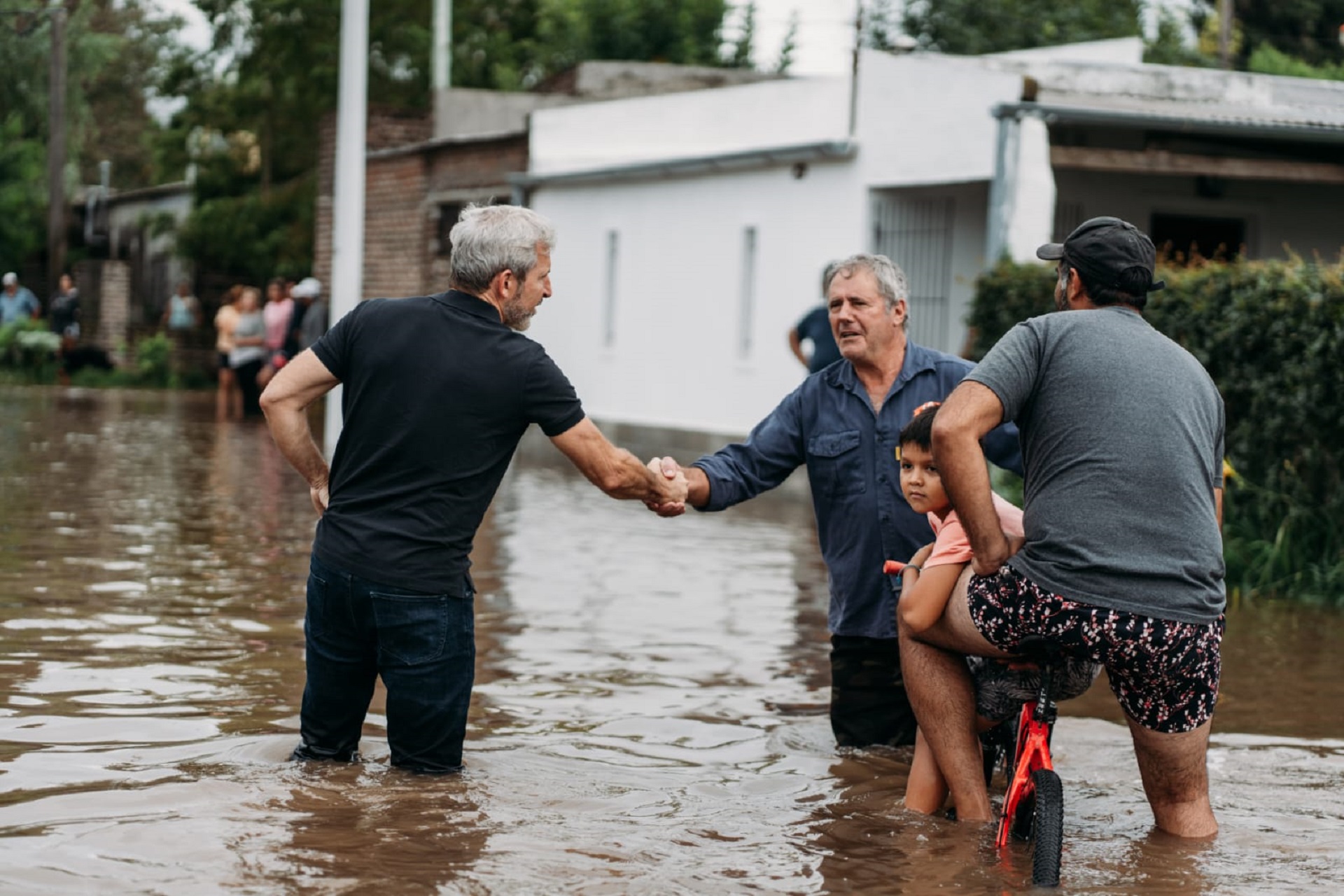Frigerio estuvo en Gualeguay junto a los vecinos damnificados por el temporal