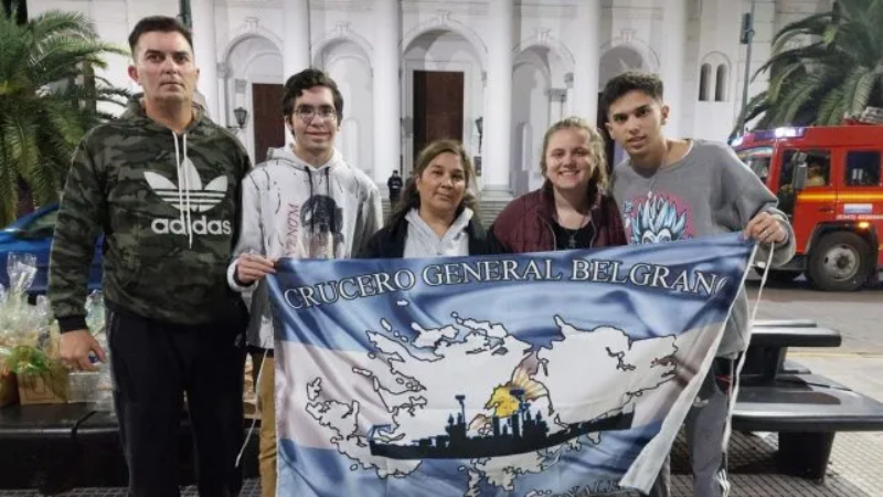 Hubo marcha de antorchas y acto para honrar a veteranos y caídos en Malvinas