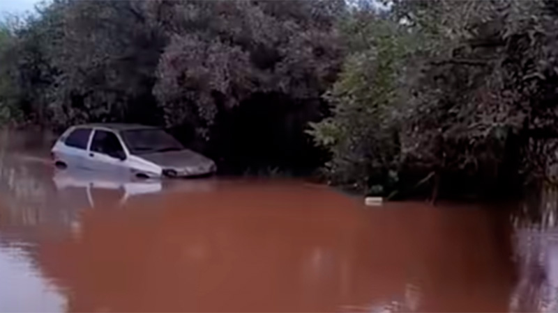 Victoria: 50 evacuados y calles anegadas por las lluvias torrenciales