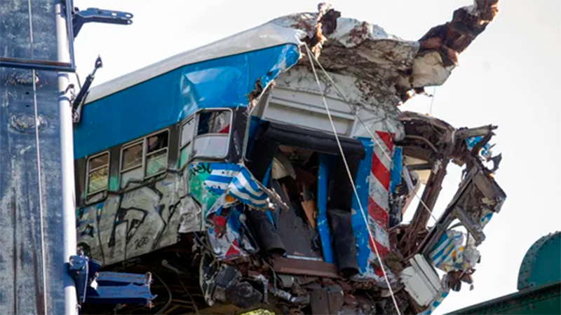 Choque de trenes: imputaron a dos maquinistas e investigan a auxiliares Choque de trenes: imputaron a dos maquinistas e investigan a auxiliares