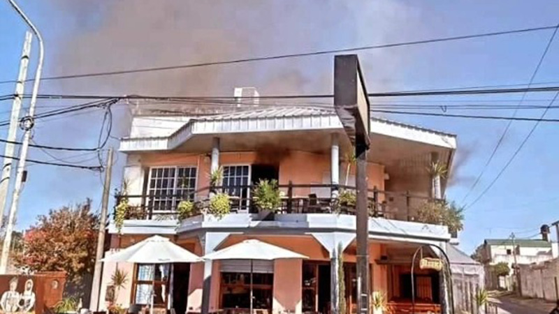 Se incendió depósito de reconocido comedor en Aldea Brasilera Se incendió depósito de reconocido comedor en Aldea Brasilera