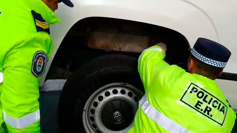 Un hombre llevaba 198 celulares importados en el doble fondo de la camioneta