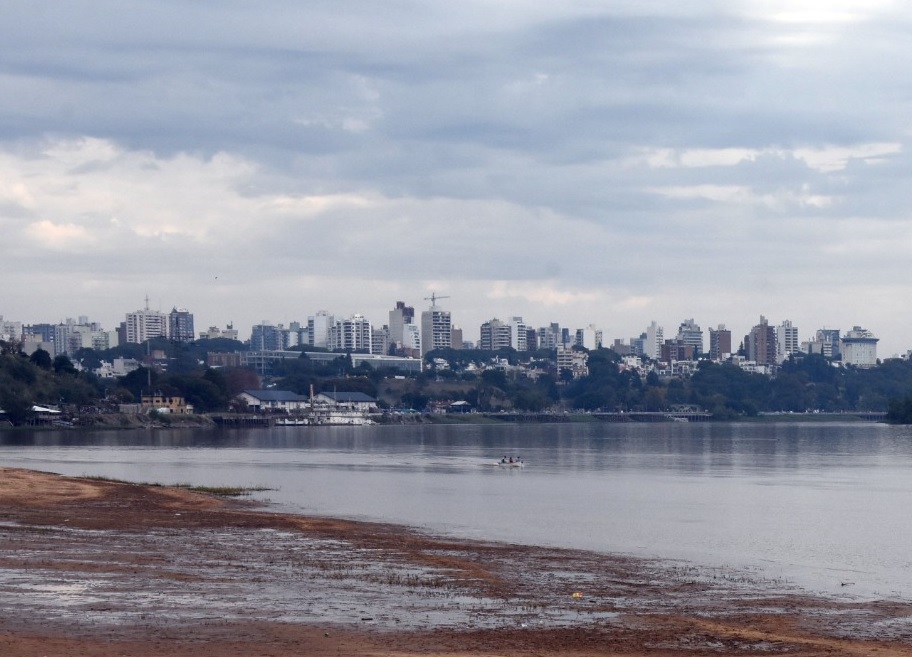 Para hoy se esperan temperaturas máximas de 21 a 23 grados, con nubosidad en aumento