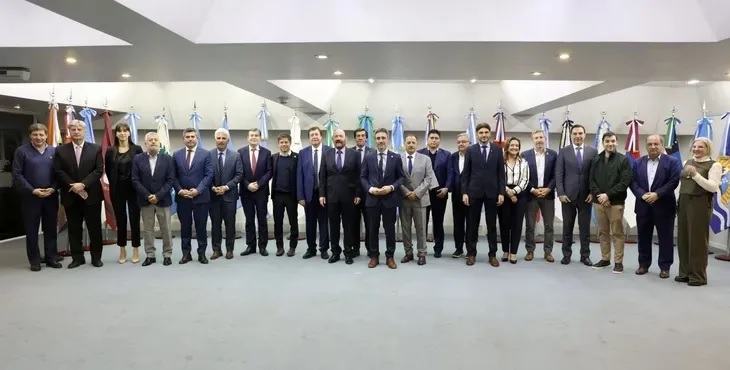 Frigerio y los 22 gobernadores del pais solicitaron a Milei el cumplimiento de diferentes compromisos