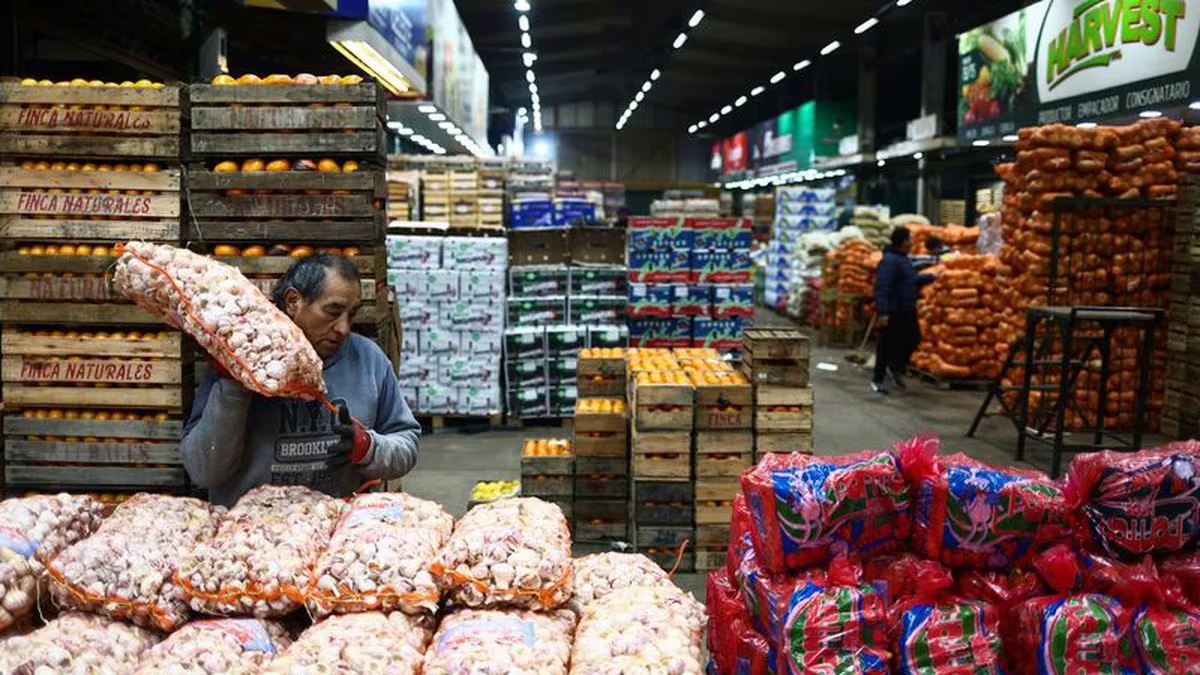 El Gobierno insiste en que la inflación sigue a la baja y asegura que ya impactó la reducción del impuesto PAIS El Gobierno insiste en que la inflación sigue a la baja y asegura que ya impactó la reducción del impuesto PAIS