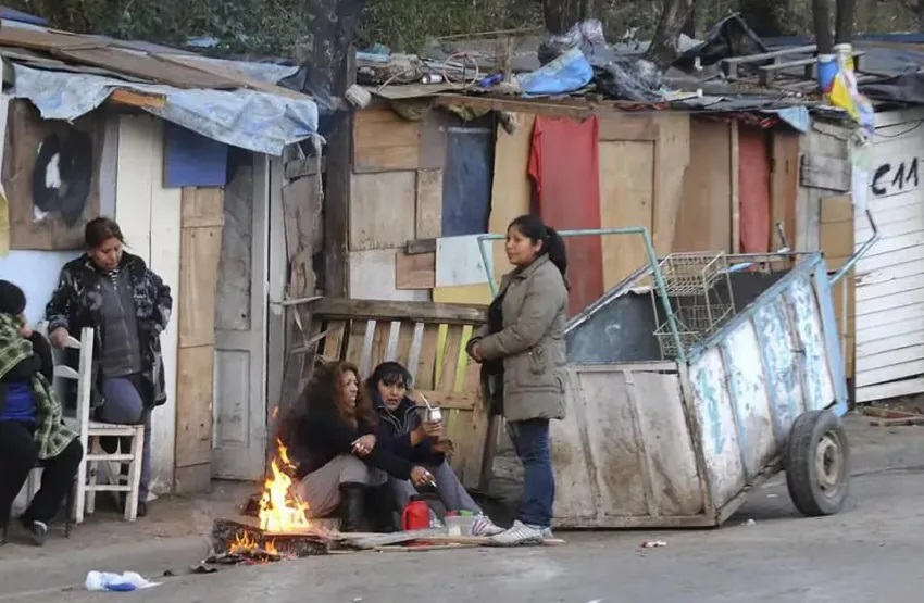 La pobreza alcanzó al 52% de la población en el primer semestre, según la UCA La pobreza alcanzó al 52% de la población en el primer semestre, según la UCA