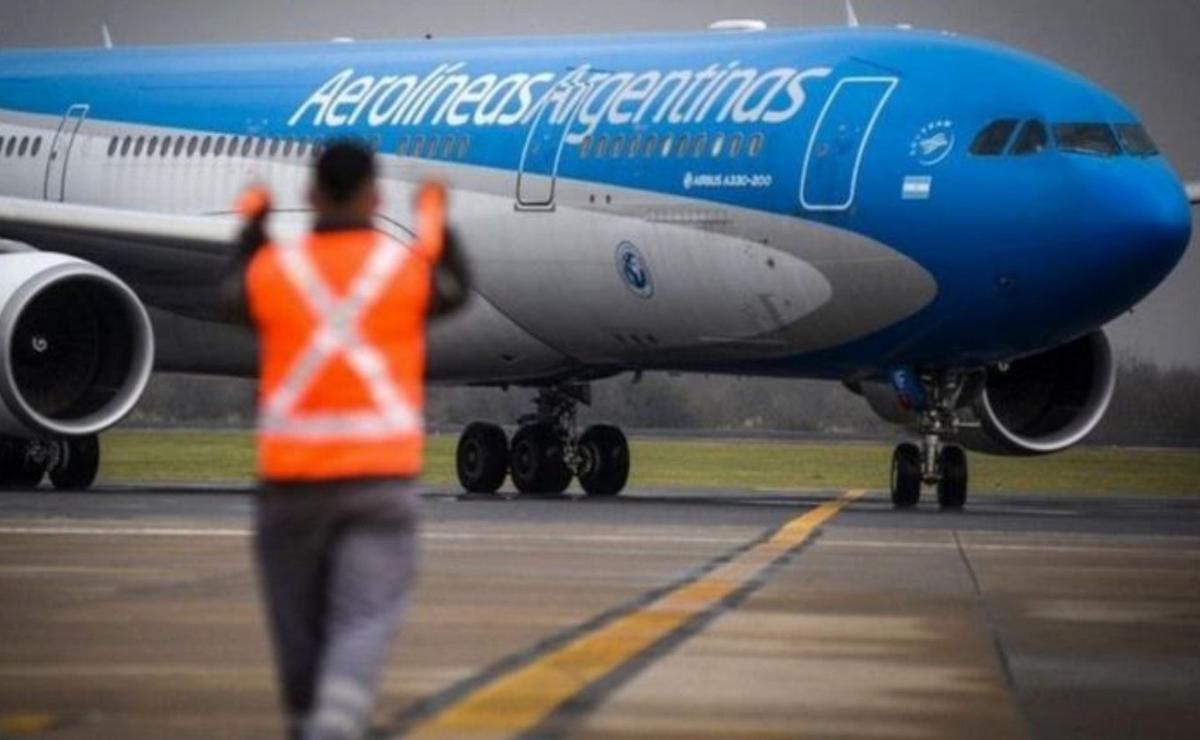 Declararán como esencial al servicio aeronáutico para evitar paros de pilotos