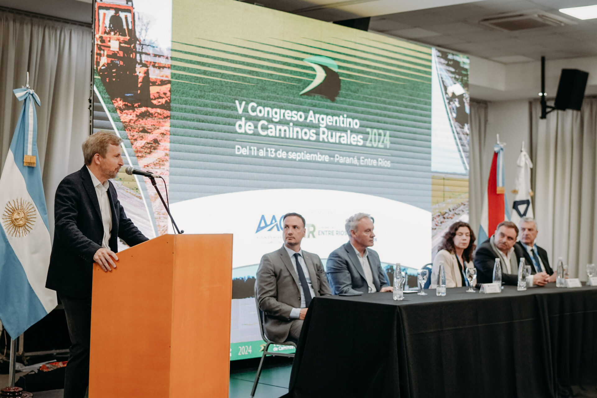 Frigerio participó en la apertura del Congreso Argentino de Caminos Rurales