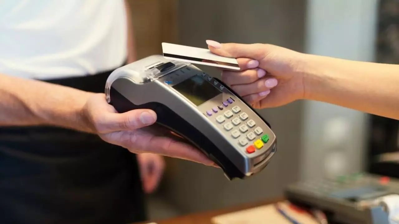 El cambio clave que ya rige para pagar con tarjeta en los comercios