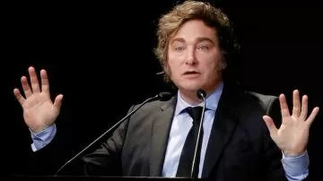 El Presidente cambió el nombre al CCK y volvió a criticar a las Universidades nacionales