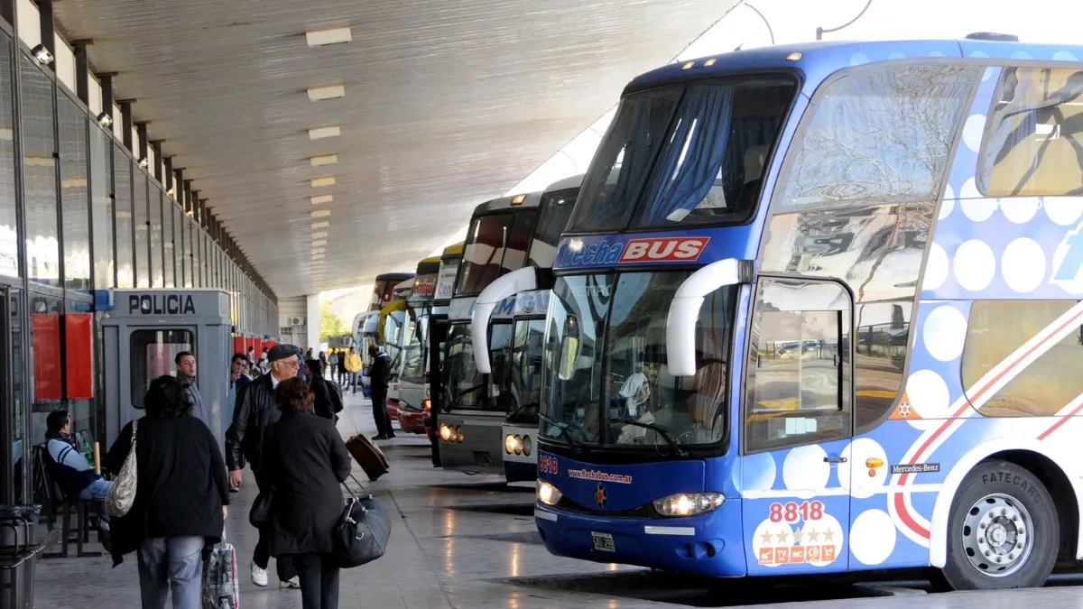 El Gobierno oficializó la desregulación del transporte de media y larga distancia